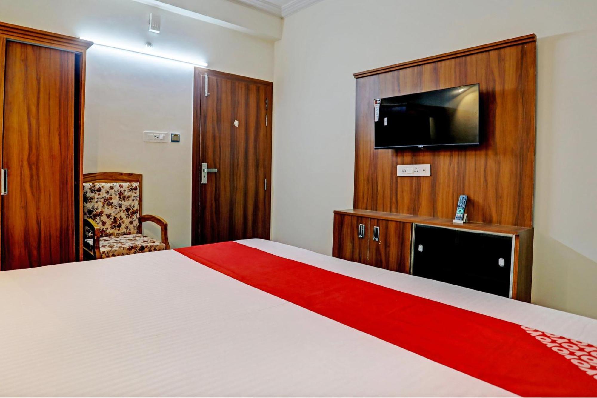 Hotel O Al Diwan Banquet And Suites กานปูร์ ภายนอก รูปภาพ